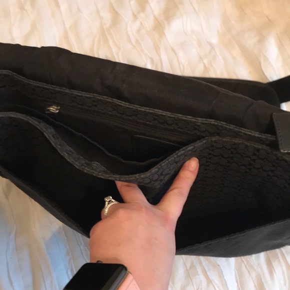 Classic Coach Messenger Cross Body Bag - Picture 6 of 7